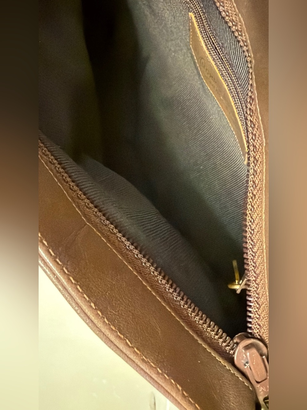 Vintage Morris Moskowitz brown leather handbag a gold-tone charm - Picture 6 of 10